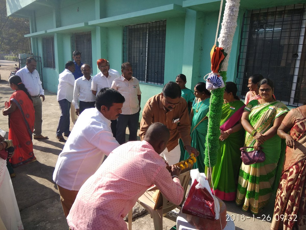MC_Nizamabad's tweet photo. Flag Hosting Ceremony by Sri D.John Samson, #Project_Director, #MEPMA, #Nizamabad on the eve of #Republic_Day_Celebrations #MEPMA & #MunicipalStaff attended @tsmepma @cdmatelangana
#26-01-18 https://t.co/jFz2j7nZAx