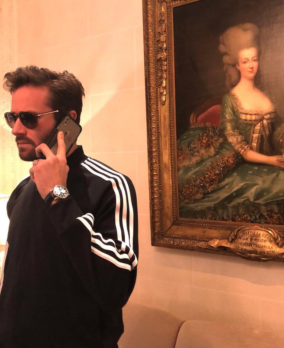 ArmieThings's tweet photo. Armie chilling with Marie Antoinette 💎 https://t.co/CkWhyy6qDm