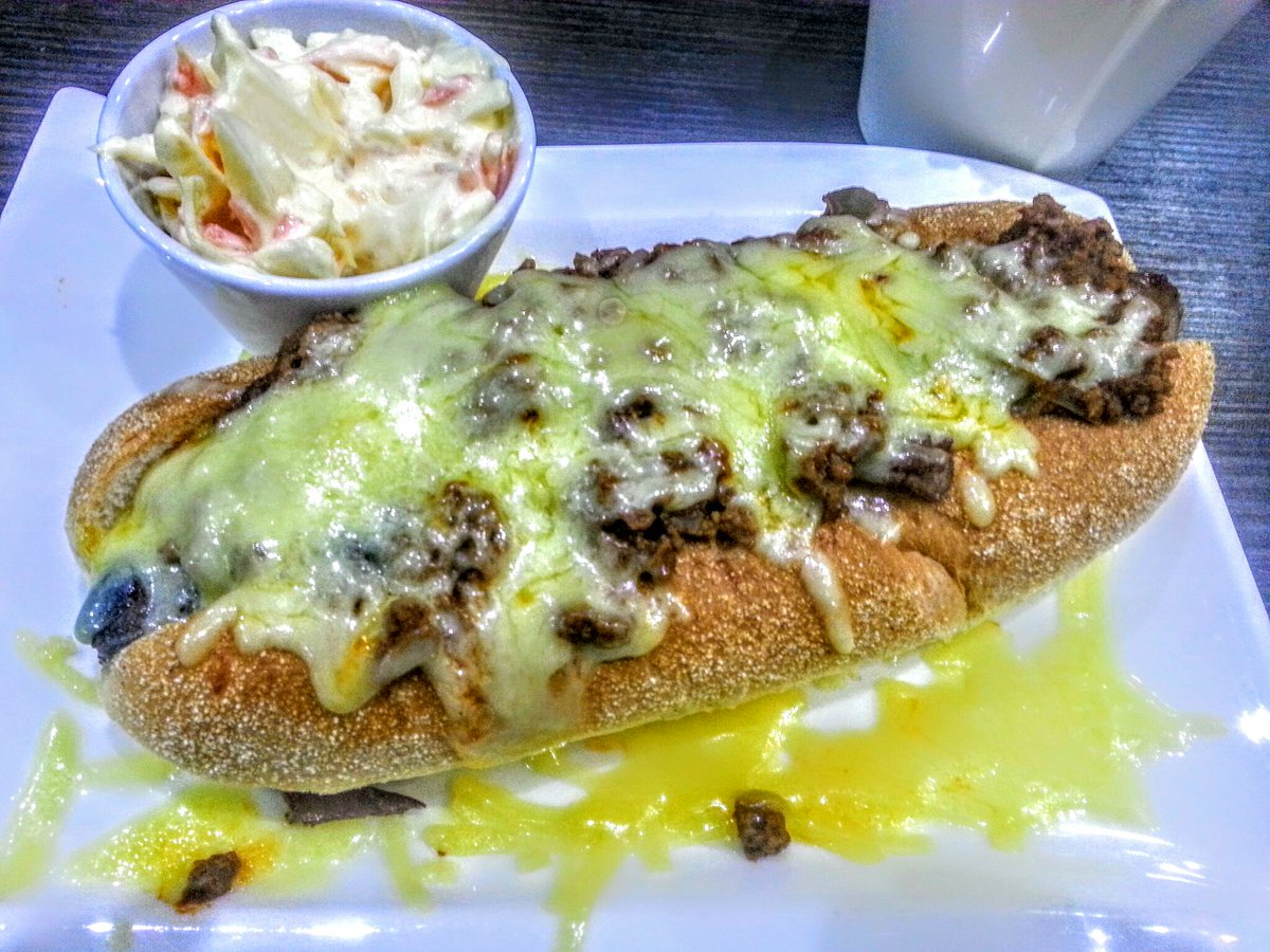 Flavours_of_MCR's tweet photo. Maybe I'm going soft. Had this about a year ago and quite enjoyed it. Looks pretty rank now - like what was I thinking. Buffalo. #halalchillidog #doublebeef #manchester https://t.co/aT2QoVT1RJ