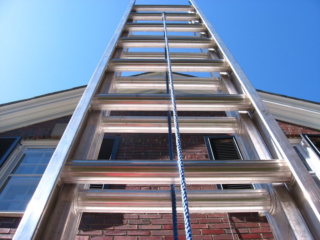 HampsAutoRepair's tweet photo. Ladder Safety Inspection Checklist - Construction Ladder Safety #rooferleads #stormchasers https://t.co/bX3xrpB73g https://t.co/mxqVI5dzB6