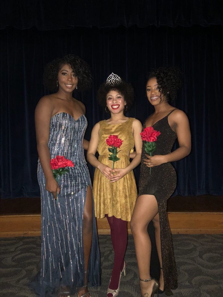 thee_eolt's tweet photo. Miss. CinderCurly: Sierra Lovings
Miss. Kinks &amp; Curls: Rashundra C. Powell
Miss. Congeniality: Trivia Edwards #MissKinksAndCurlPageant 💜👑💙 https://t.co/J0hPBMyOQl