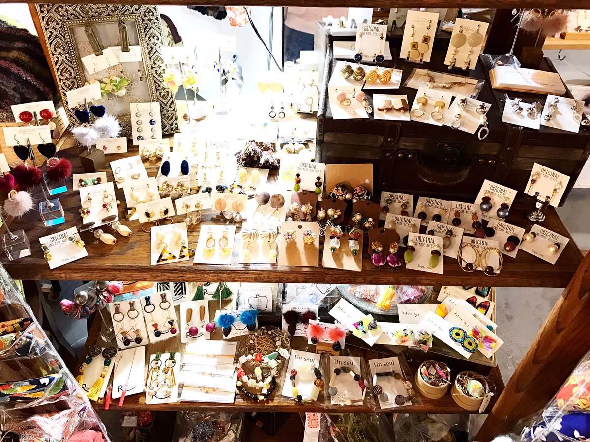 午後の喫茶マイニチ 間借り珈琲 大集合だよー ハンドメイド アクセ 手作り雑貨 雑貨とコーヒー ボタニカル ボヘミアン エスニック 個性派 奇抜 華奢 普段使い タッセル デカピアス 存在感 クセのある 一点もの おしゃれ トータルコーデ