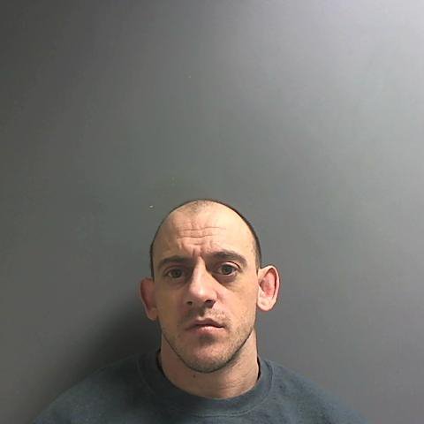 Please share: Police manhunt after fugitive escaped from Macclesfield Hospital. 
bit.ly/2neH1nG