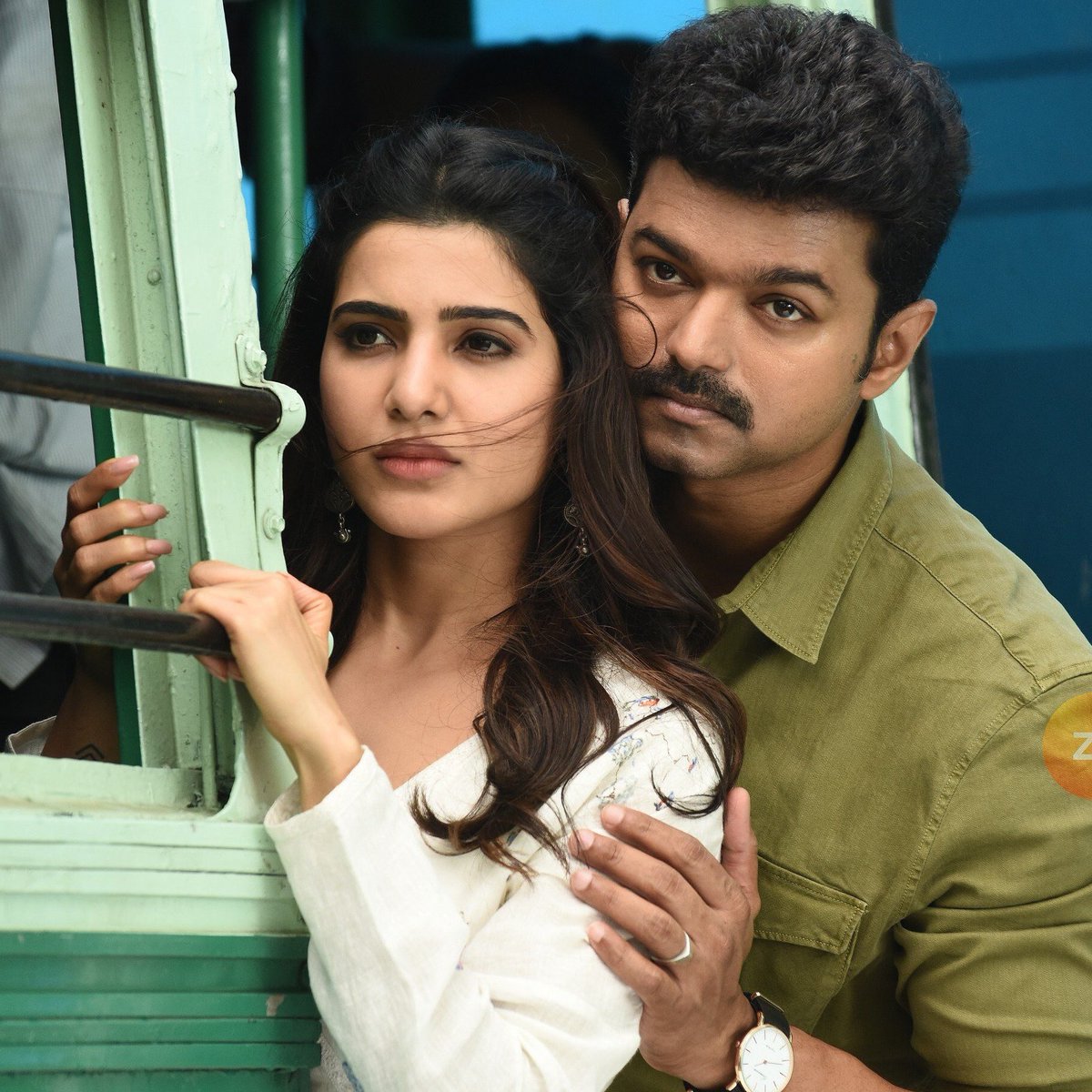 shankar_vsd's tweet photo. Pics made my day
Thalaivan❤❤❤❤ Thalaivi
@actorvijay @Samanthaprabhu2
😍😍😍😍😍😍😍😍😍😍😍
#BlockbusterPair
#MERSALCenturyDay
#Mersal https://t.co/yFaq9QQMdo