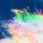 綺麗すぎるwCGのように見える雲の色は虹色w