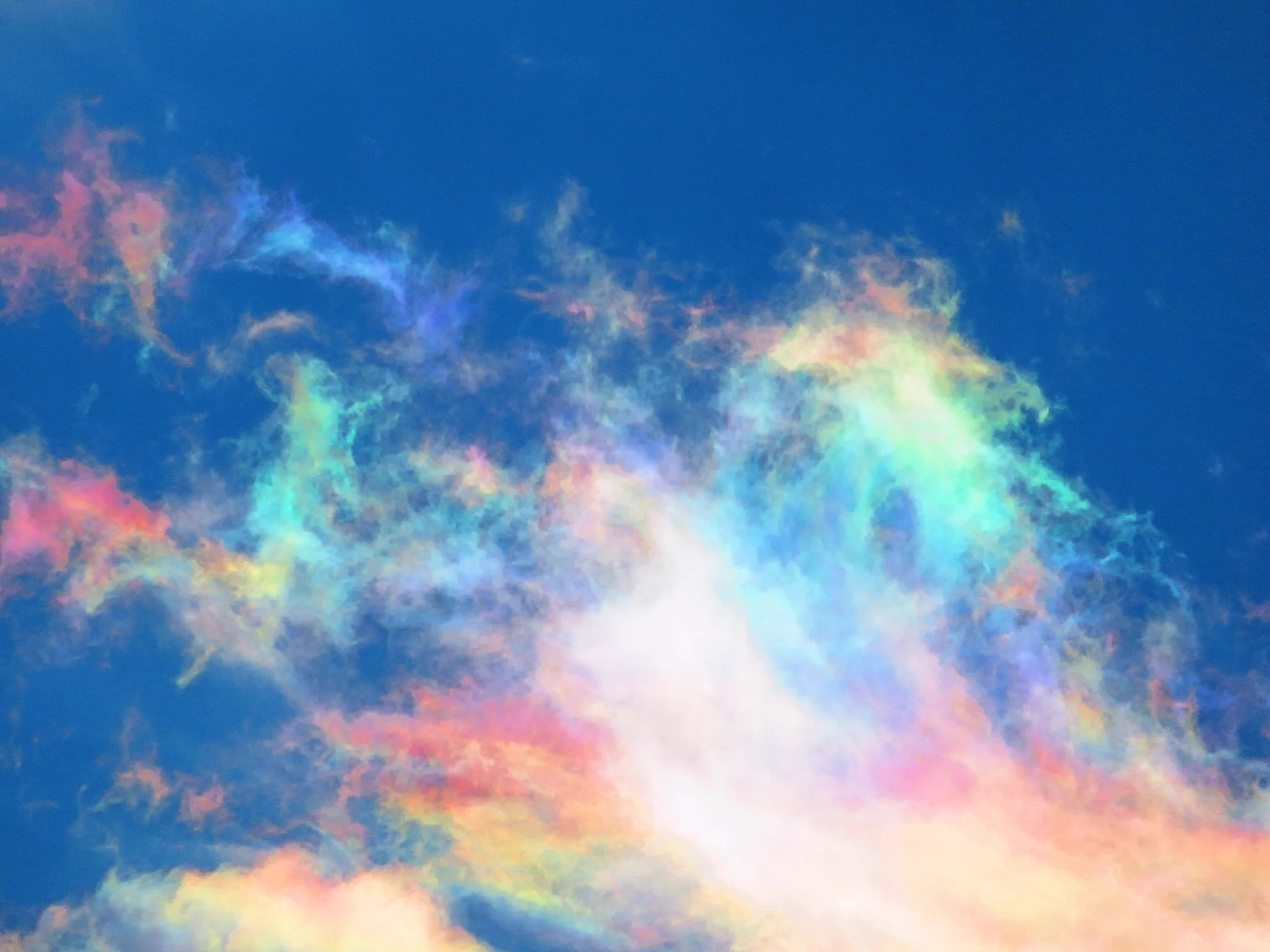 綺麗すぎるwwCGのように見える雲の色は虹色ww