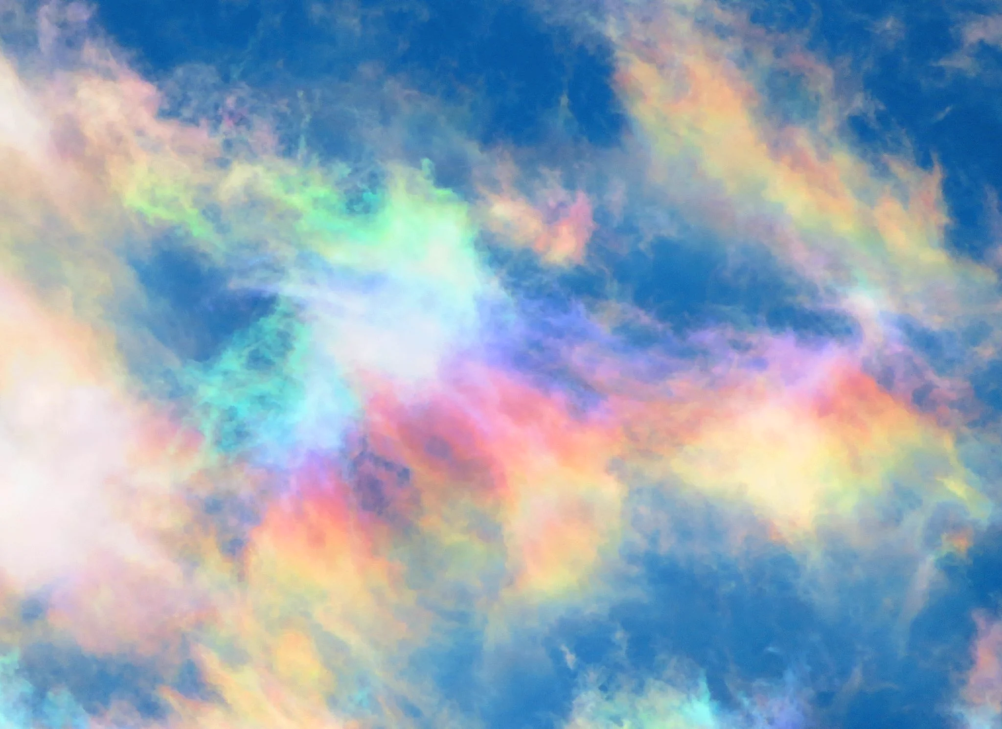綺麗すぎるwwCGのように見える雲の色は虹色ww