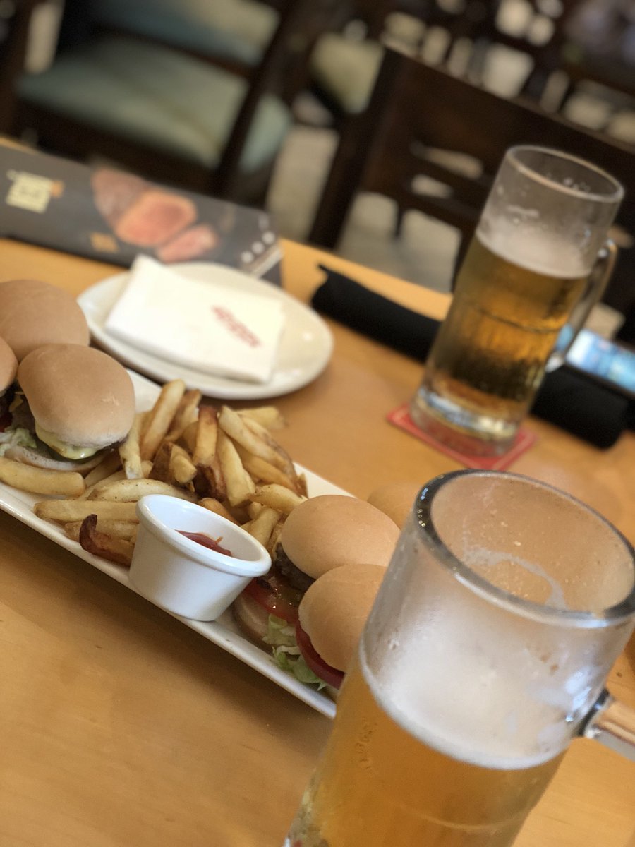 DeFreitasBruno's tweet photo. Aquele happy hour que todos respeitam. Esse é o #MeuMomentoOutback #MomentoOutback #Outback https://t.co/8A9WO4mpjK