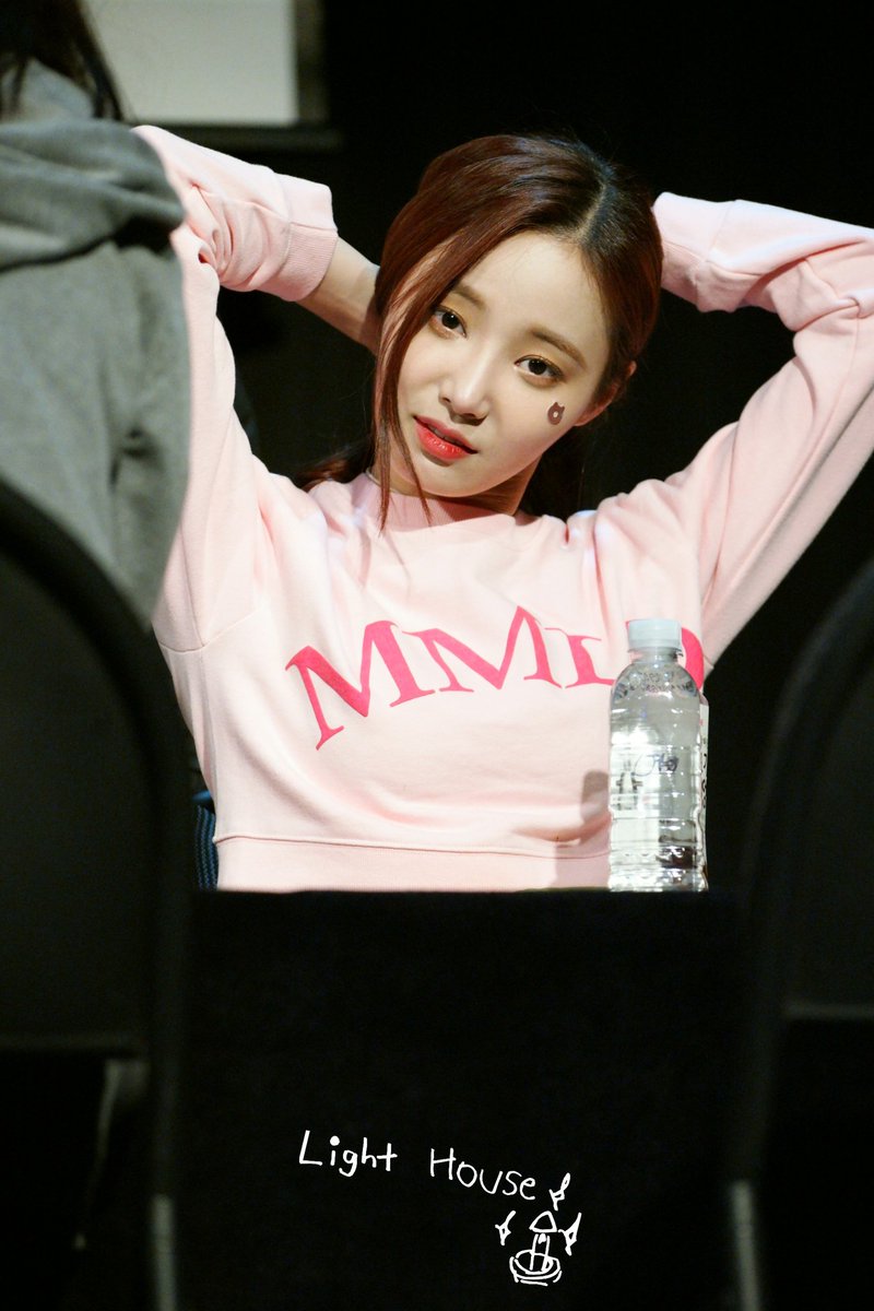 960801net's tweet photo. [Preview] 180126 상암 팬싸인회
목 나아지고 있어서 다행이야!
푹 쉬고 내일 보자~

@MMLD_Official
#연우 #이다빈 #Yeonwoo #모모랜드 #MOMOLAND #뿜뿜 #GREAT https://t.co/S3rPkDJLay
