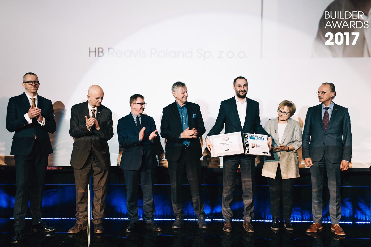 HBReavisPL's tweet photo. Podczas gali #BuilderAwards 2017 otrzymaliśmy wyróżnienie w kategorii "Budowlana Firma Roku", a nasz prezes #Frnka został wyróżniony wśród "Osobowości Branży". Dziękujemy i gratulujemy wszystkim zwycięzcom! https://t.co/zIsYJy030A