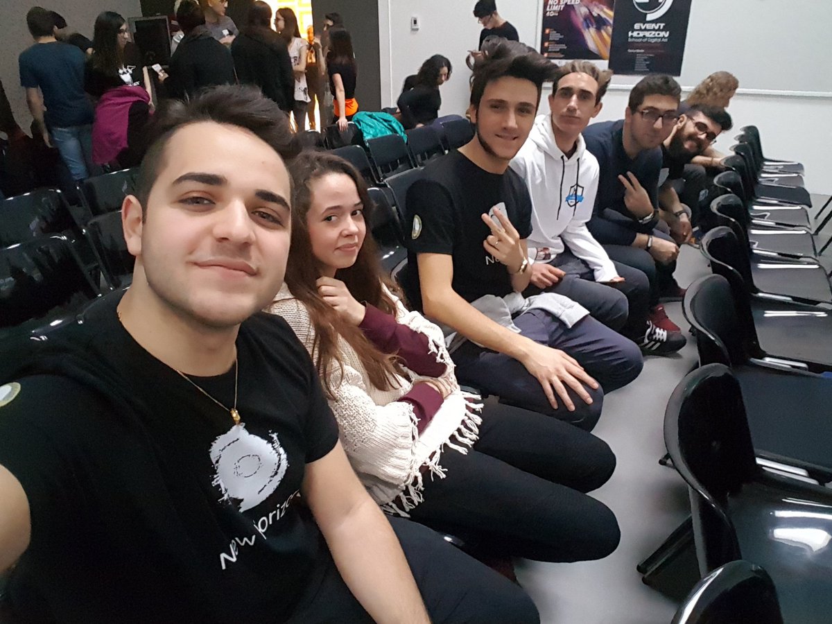 newhorizon_dev's tweet photo. Si inizia! @globalgamejam #GGJ18 #TurinGameJam #NewHorizon https://t.co/oAxTtFzEIy