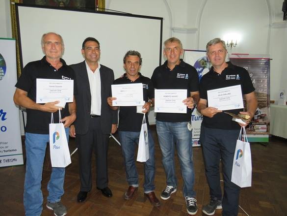 #Pilar reconoció a #RobertoNaivirt por su desempeño en el #Dakar2018. <a href="/RobertoNaivirt/">Roberto Naivirt</a> <a href="/PilarTurismo/">Pilar Turismo</a> <a href="/NicoDucote/">Nico Ducoté</a> <a href="/fmartinezpilar/">Fabian Martinez</a> <a href="/dakar/">DAKAR RALLY</a> <a href="/SomosDakar/">Somos Dakar</a> <a href="/MunicipioPilar/">Municipalidad Pilar</a> <a href="/mechimercedes/">Mechi_Mercedes</a> 
periodicodelpilar.medios.com.ar/noticia/1581/p…