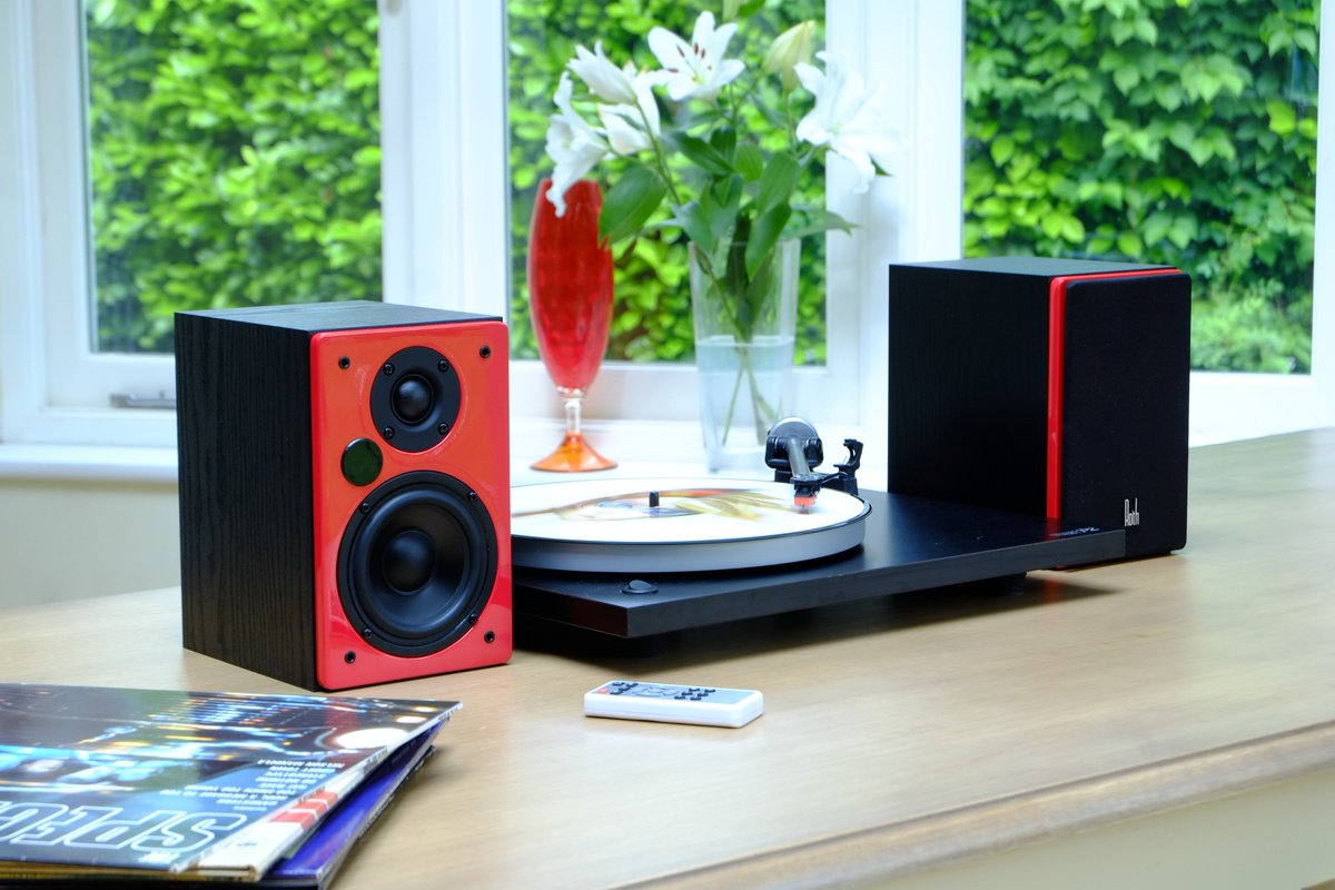 The Roth Audio VA4 Active Speaker System is designed for simplicity and combines traditional audio with contemporary playback. #Audio #SoundOf2018