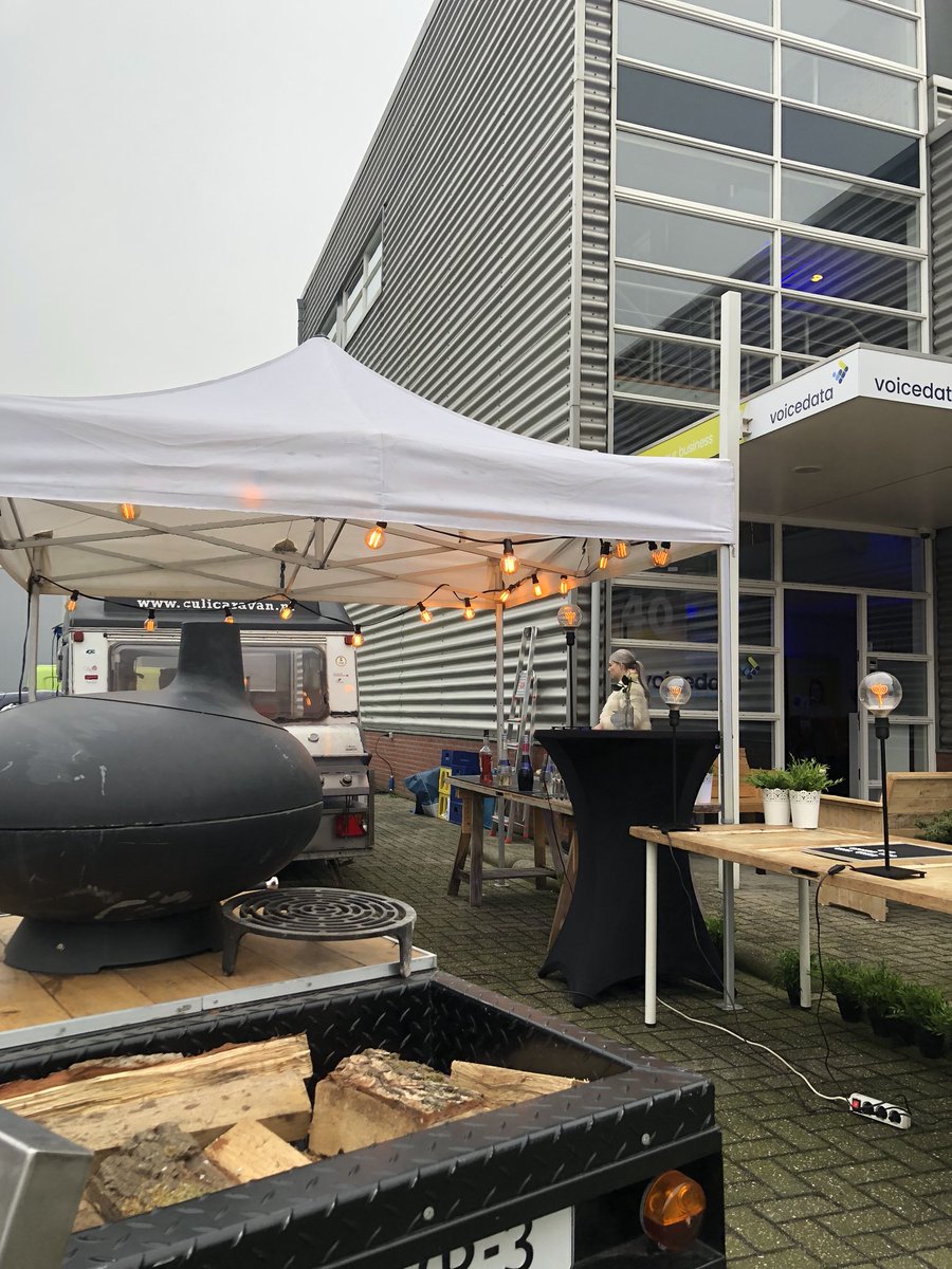 RestaurantFox's tweet photo. Bouwen aan een mooi #feest #Fox #catering @CuliCaravan https://t.co/cZEKgF89bI