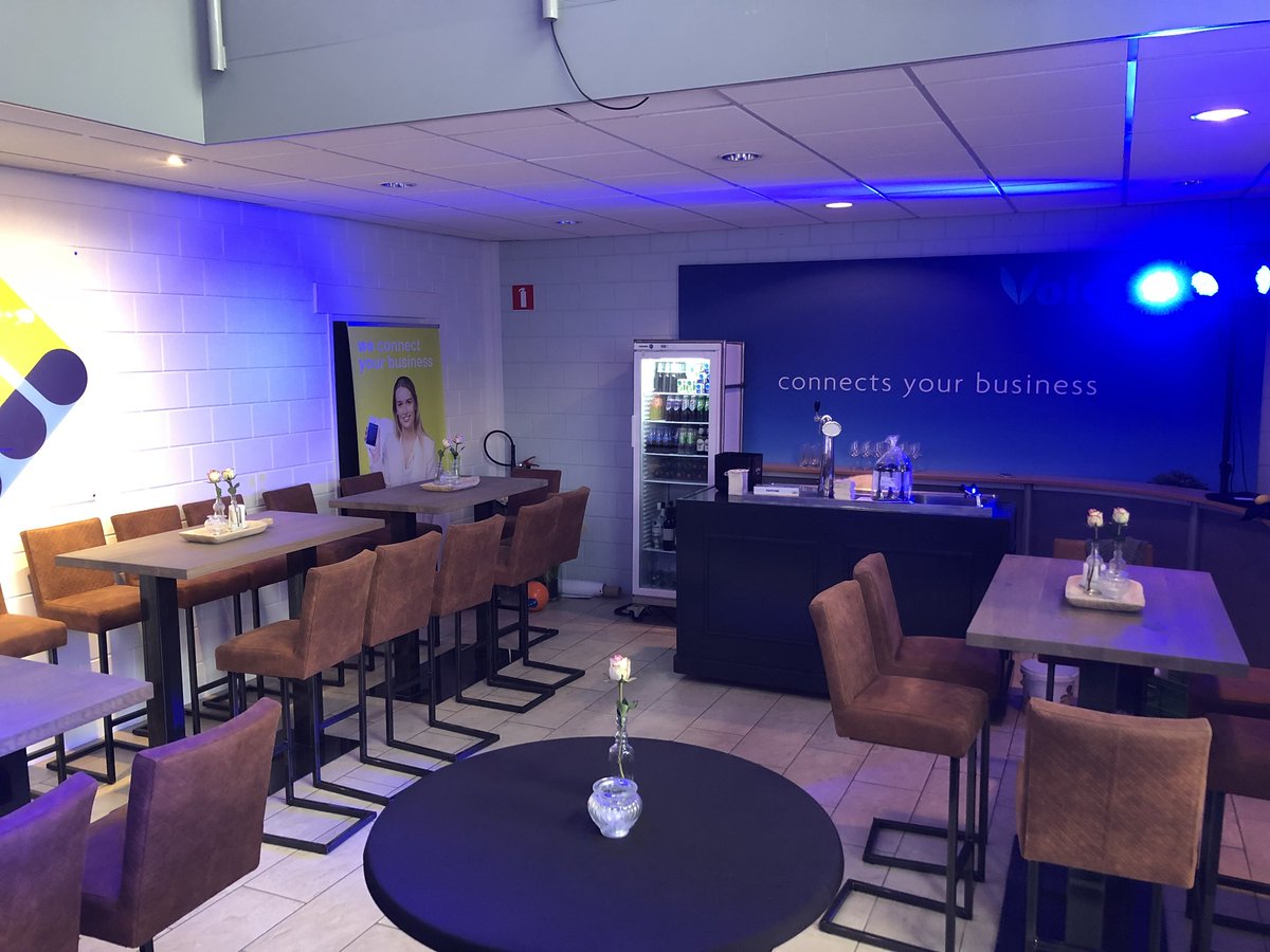 RestaurantFox's tweet photo. Bouwen aan een mooi #feest #Fox #catering @CuliCaravan https://t.co/cZEKgF89bI