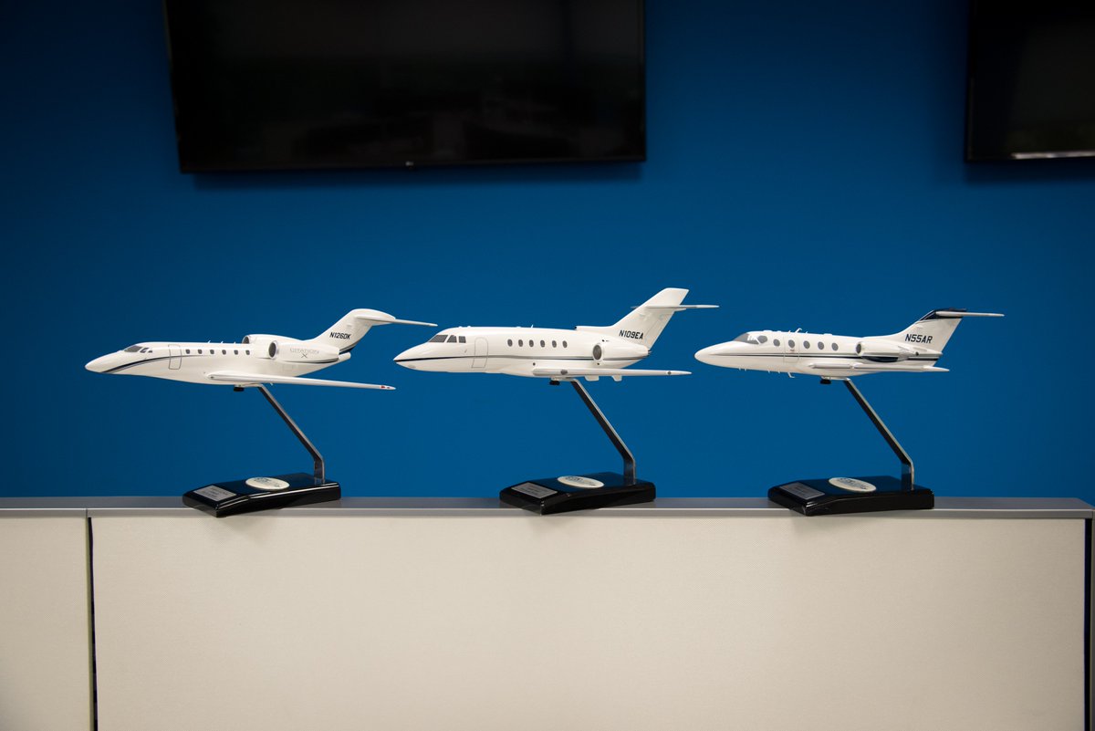 wwwJETScom's tweet photo. According to @GMA it is #NationalFunAtWorkDay! Here's a sneak peek into our offices before the fun officially begins! #officelife #airlines #Jets #jetteam https://t.co/NBCofHthhm