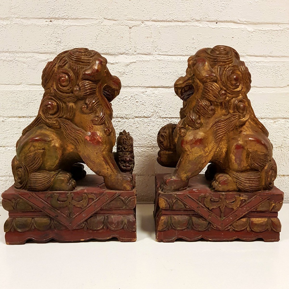 HomeAlchemy's tweet photo. Large pair of hand carved 19th Century foo (fu) dogs https://t.co/al2tHKrLJg #foodogs #fudogs #antique #victorian #chinese #mother #father #19thcentury https://t.co/2W4YSJ2TSl