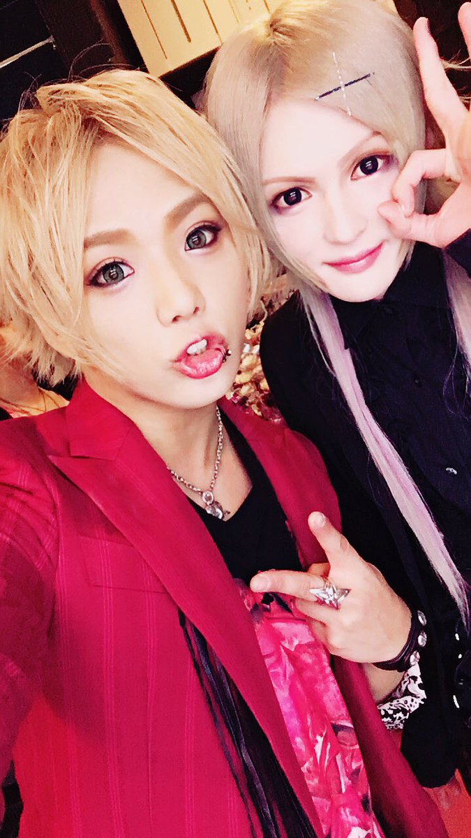 _flowerdad's tweet photo. Hiro of Fest Vainqueur and Mei of Dog inthePWO as cuphea llavea https://t.co/94ql6vANx5