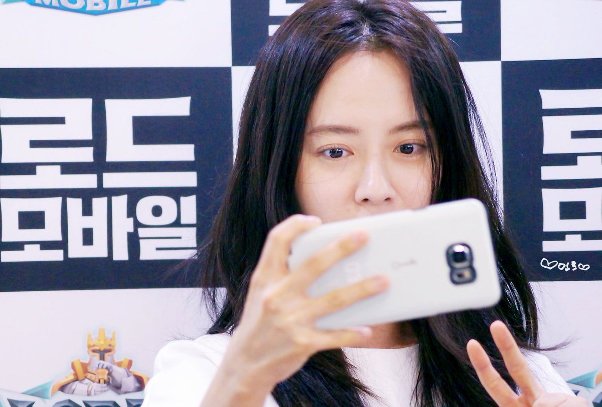 _mintssong's tweet photo. 170430 #로드모바일 팬미팅 
#송지효 #SongJiHyo 

셀카요정👼

DO NOT EDIT🙏 https://t.co/a5Exkpsfbe