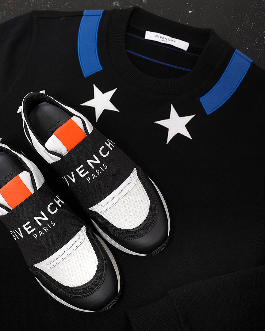 zoofashions's tweet photo. Givenchy Stars & Band Sweatshirt & Active Runner Trainers: https://t.co/VSRMuIE1lu
#givenchy #givenchyformen #givenchystar #givenchystars #givenchyparis #sweatshirts #sneakers #footwear #sneakerhead #sneakerfreaks #sneakerporn #fashion #style #menswear #mensfashion #zoofashions https://t.co/V5FJk8yJVh