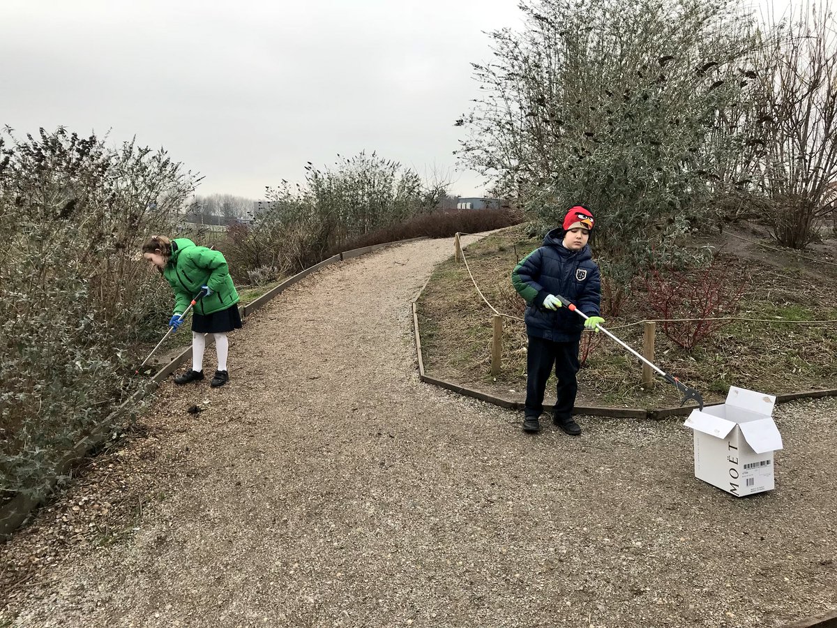 BSNJSL's tweet photo. Our first #StudentCouncil project of 2018. Building awareness of our envionment. Enthusiastic #jsly3 and #jsly4 Reps began our Friday school grounds survey. We’ll be sharing our findings with students in Monday Assemblies. https://t.co/VkbHPyXWFU