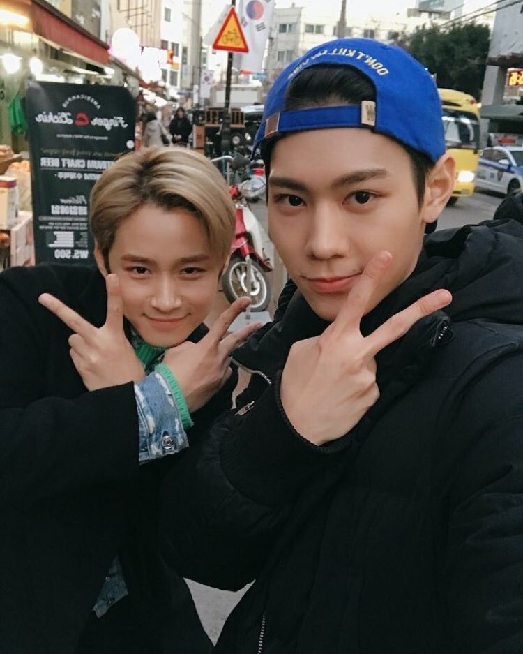 FTISLAND_Turkey's tweet photo. 26.01.18/ IG / official_imfact 

[LeeSang] Çekimler boyunca güzelce göz kulak olan Jaejin-i abi teşekkür ederim~~😊😊 4 Types Of Houses’ı çokça sevin lütfen fighting!! 29 ocaktan itibaren mbc every1‘da yayınlanacak~
#4TypesOfHouses #FTISLAND sunbaenim #Jaejin abi #IMFACT #LeeSang https://t.co/6jLgoqUNpv