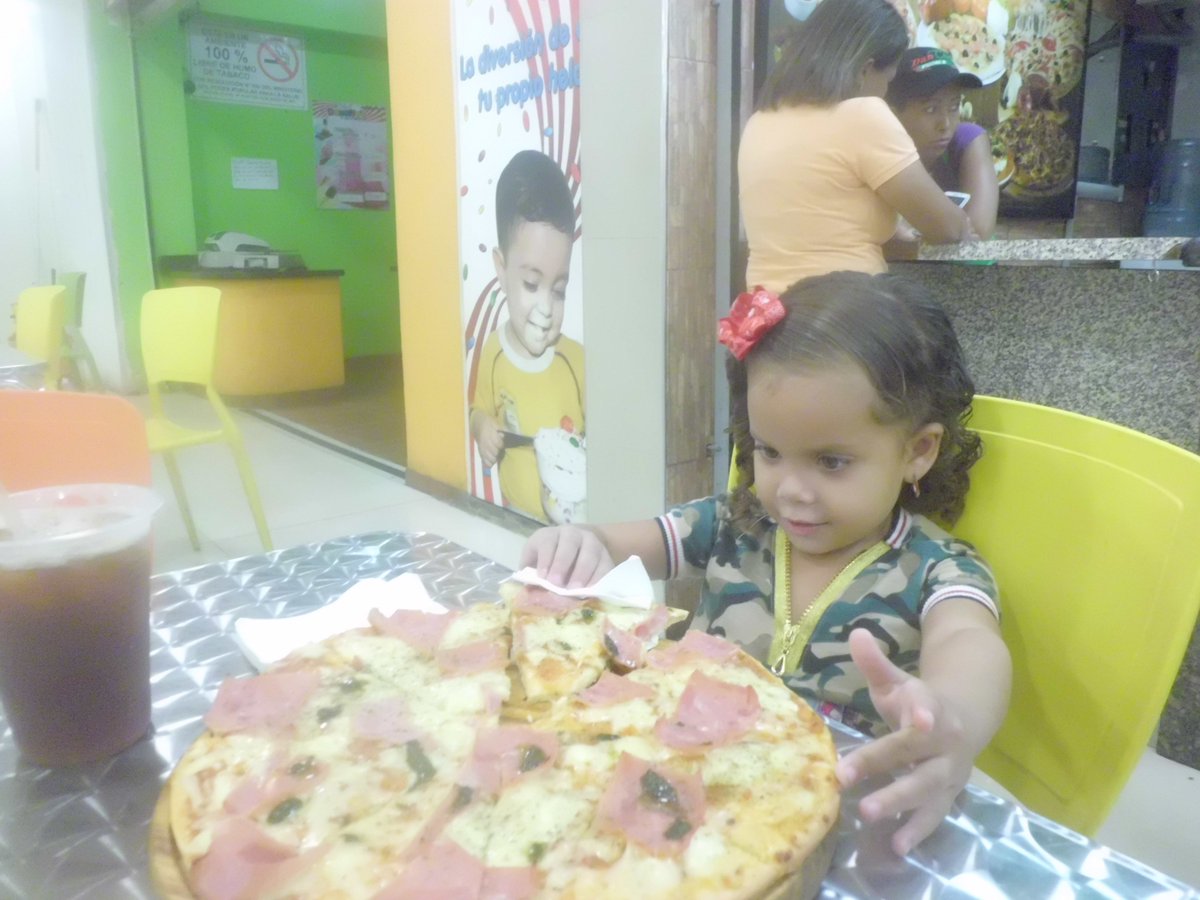 1AngelSinAlas's tweet photo. pizzaaaa🍕🍕 https://t.co/N80hwM7cdr