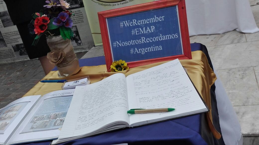 MuniCba's tweet image. Mañana se conmemora el Día del Holocausto. En la Plazoleta del Fundador se está realizando una muestra alusiva. Será hasta el mediodía, acercate.