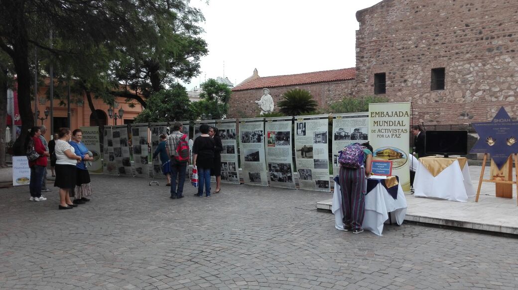 MuniCba's tweet image. Mañana se conmemora el Día del Holocausto. En la Plazoleta del Fundador se está realizando una muestra alusiva. Será hasta el mediodía, acercate.