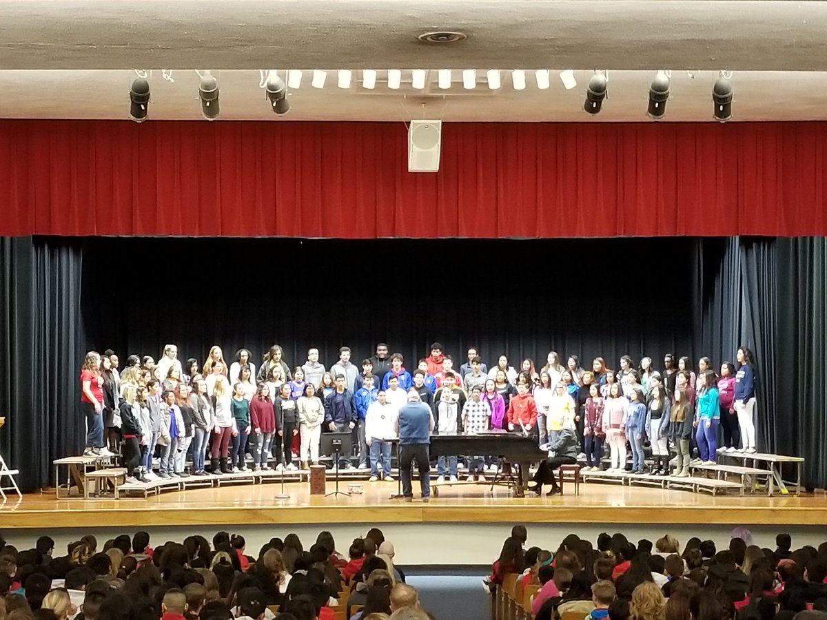 JessicaRalston's tweet photo. Thank you @kelly_knedler for bringing the #concertchoir to sing for the students at @DodgeCityMiddle today!! https://t.co/d4Q7hLWc3F