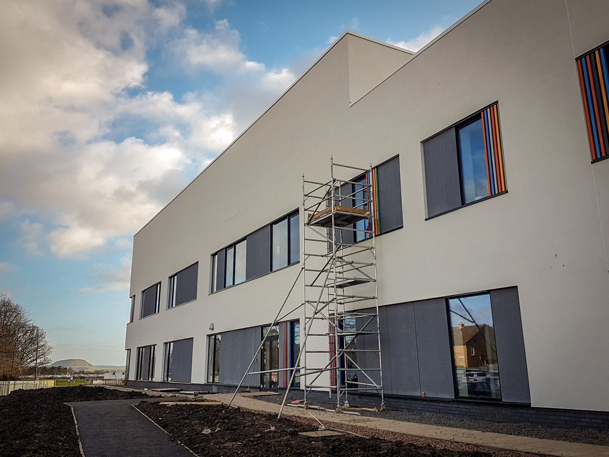 Polar_NE's tweet photo. Our team are making good progress up in East Lothian β All of the @KawneerUK vertical Brise Soleil have been installed and are helping brighten things up this January #NotAfraidOfColour #Polar #PolarNE #Kawneer #KawneerUK #MorrisonConstruction #Windows #Glazing #Healthcare https://t.co/jloumXcAN2