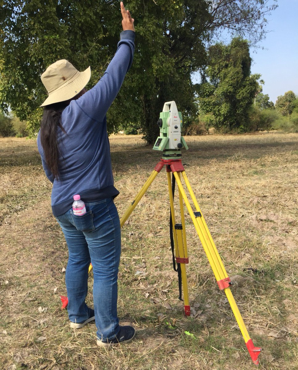 dr_marpol's tweet photo. Okay! Survey point recorded! Archaeologist from the Royal University of Fine Arts, Sok Chan Thida, establishing a grid for magnetometry survey #Longvek2018 @FLINArchaeology @Flinders_RDS @HCAFlinders https://t.co/oiERglPcgj