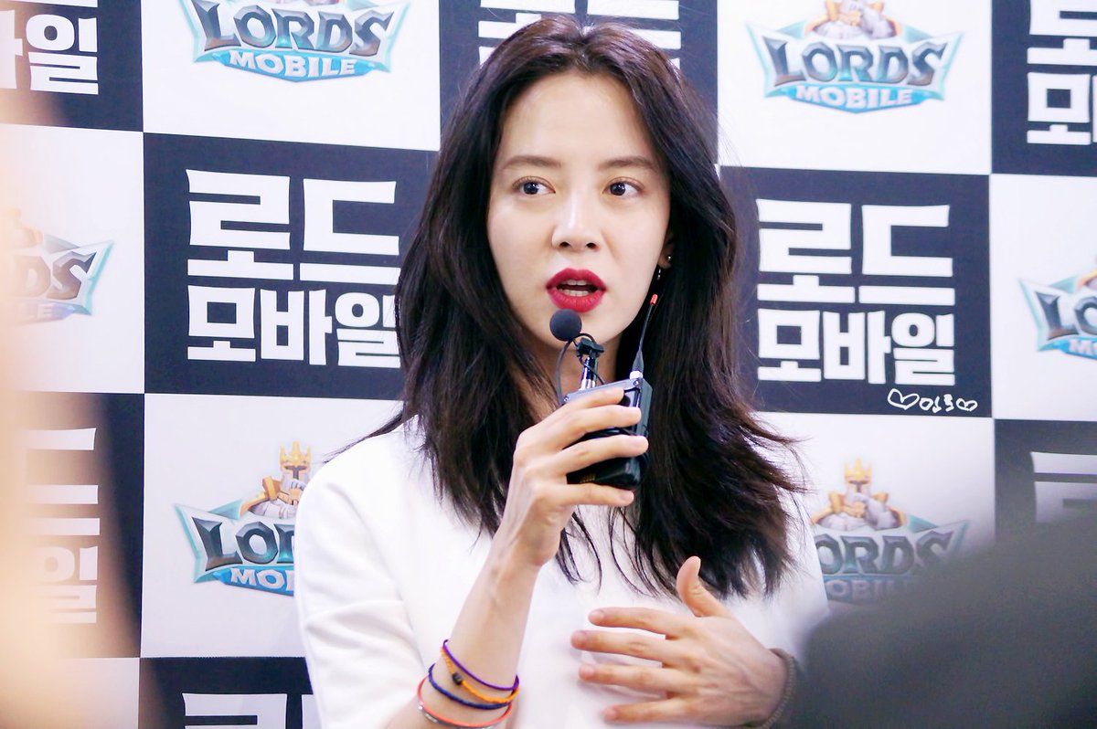 _mintssong's tweet photo. 170430 #로드모바일 팬미팅 
#송지효 #SongJiHyo 

흐트러진 머리도 이쁘지효❣

DO NOT EDIT🙏 https://t.co/6r7IcRvnhZ