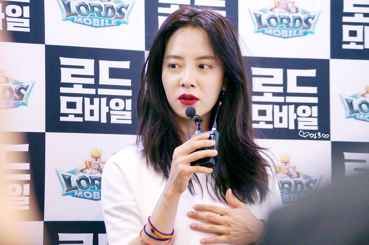 _mintssong's tweet photo. 170430 #로드모바일 팬미팅 
#송지효 #SongJiHyo 

흐트러진 머리도 이쁘지효❣

DO NOT EDIT🙏 https://t.co/6r7IcRvnhZ