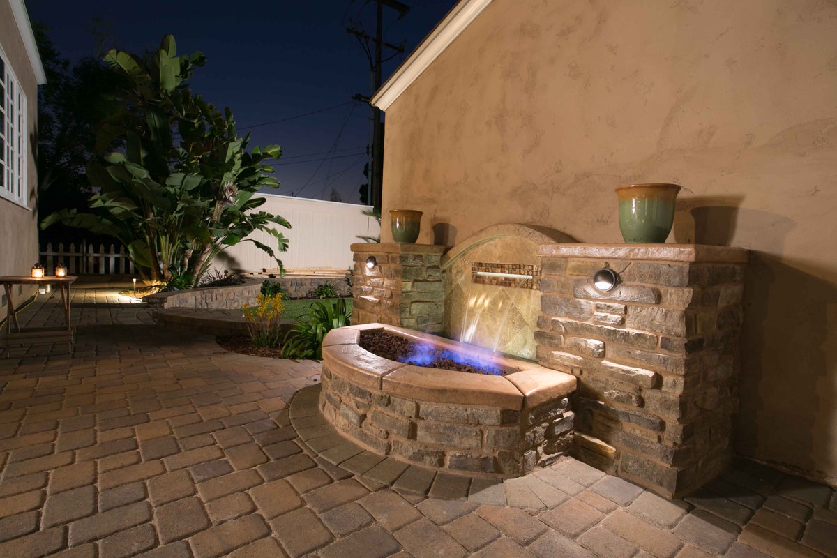 westerndesigns's tweet photo. Sometimes your space doesn't allow for many features, but that shouldn't stop you from getting creative. Here is a beautiful #waterfeature that can add ambience to any #outdoorliving space. Western Outdoor Designs #WesternPavers #WesternPools #Belgard https://t.co/guEN5retP6