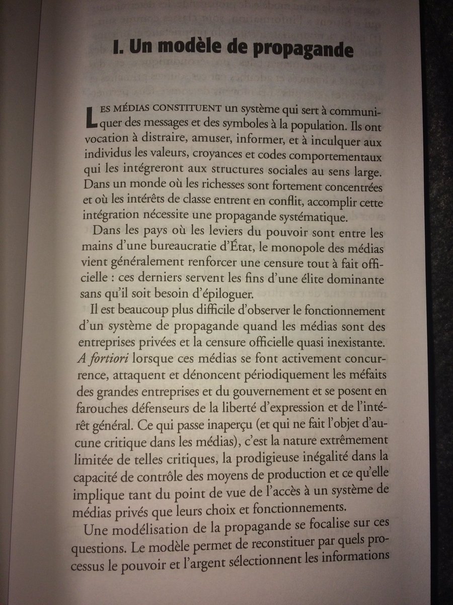 JoeChiiip's tweet photo. Début de lecture de la Fabrique du Consentement de #NoamChomsky et #EdwardHerman. Le livre décrypte la propagande des médias dans un régime non dictatorial. Essentiel.  #VendrediLecture https://t.co/jCSpbgIb3f