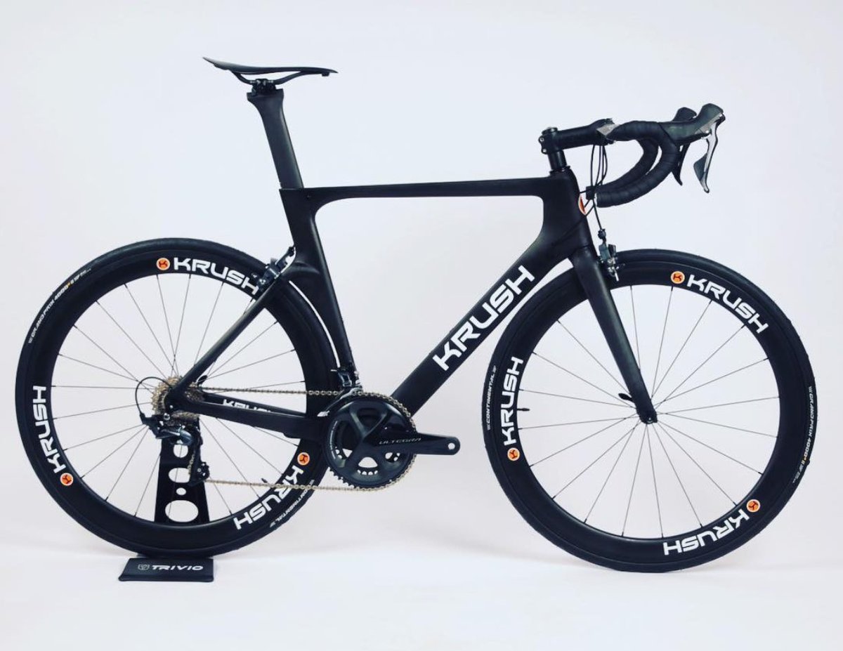 De levering is binnen! Op afspraak al te bewonderen en binnenkort kunt u onze fietsen en onderdelen online bekijken en bestellen. Wilt u vast meer weten? Stuur mij een privé berichtje! #krush #krushbikes #carbon #bikes #roadbikes #mtb #components