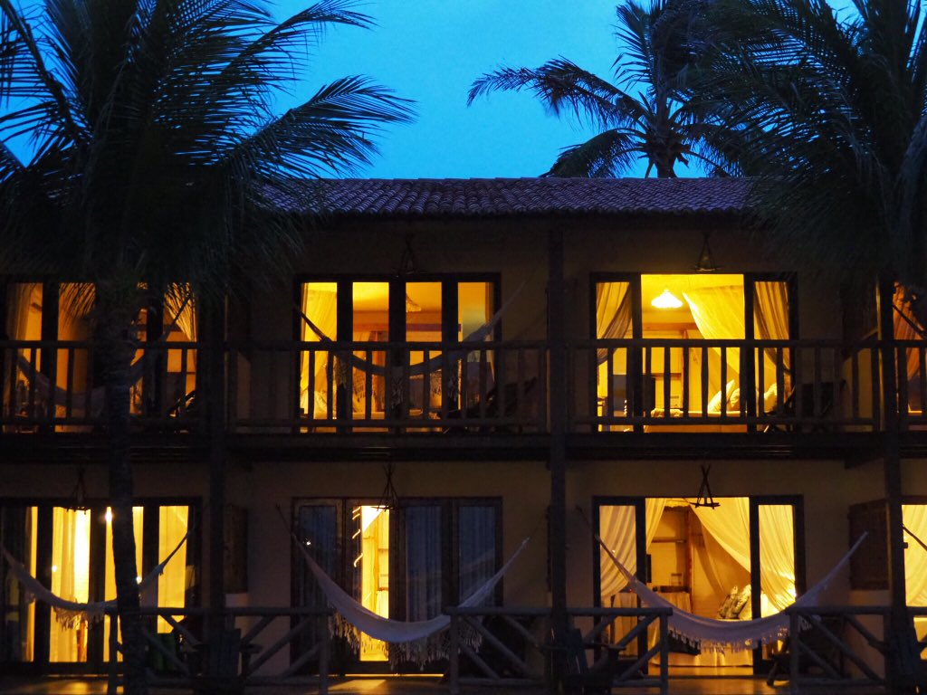 Mademoisellevoy's tweet photo. 🇧🇷[Avant dernier jour au Brésil]🇧🇷

Nous sommes à la #guajiru et nous finissons ce séjour en beauté par une étape de 2 nuits à l’hôtel 4 * @redebeachhotel 

Je suis tranquillement assise dans mon hamac bercée par les bruits des vagues...

#BresilAventure #mellevoyinbrazil https://t.co/7mSBkeEYfA