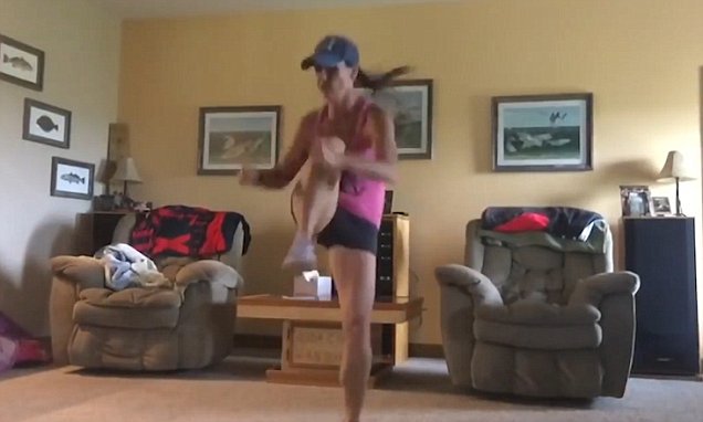 audrarsewell's tweet photo. Bay City fitness fanatic snaps her Achilles tendon #fitness https://t.co/ONw6V7PYwh https://t.co/wWR0qtjvgK