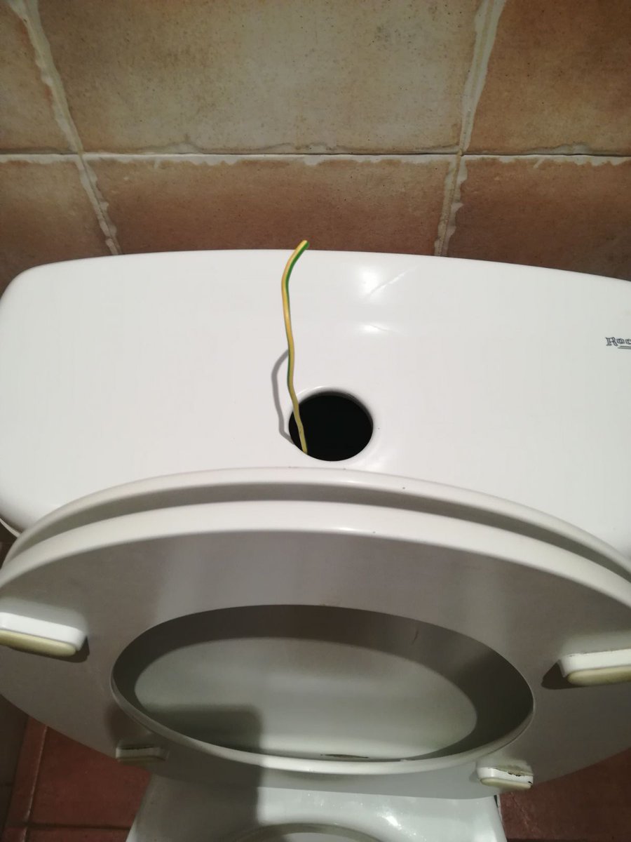 Nuevo diseño sanitarios! Con toma de tierra? Brutal