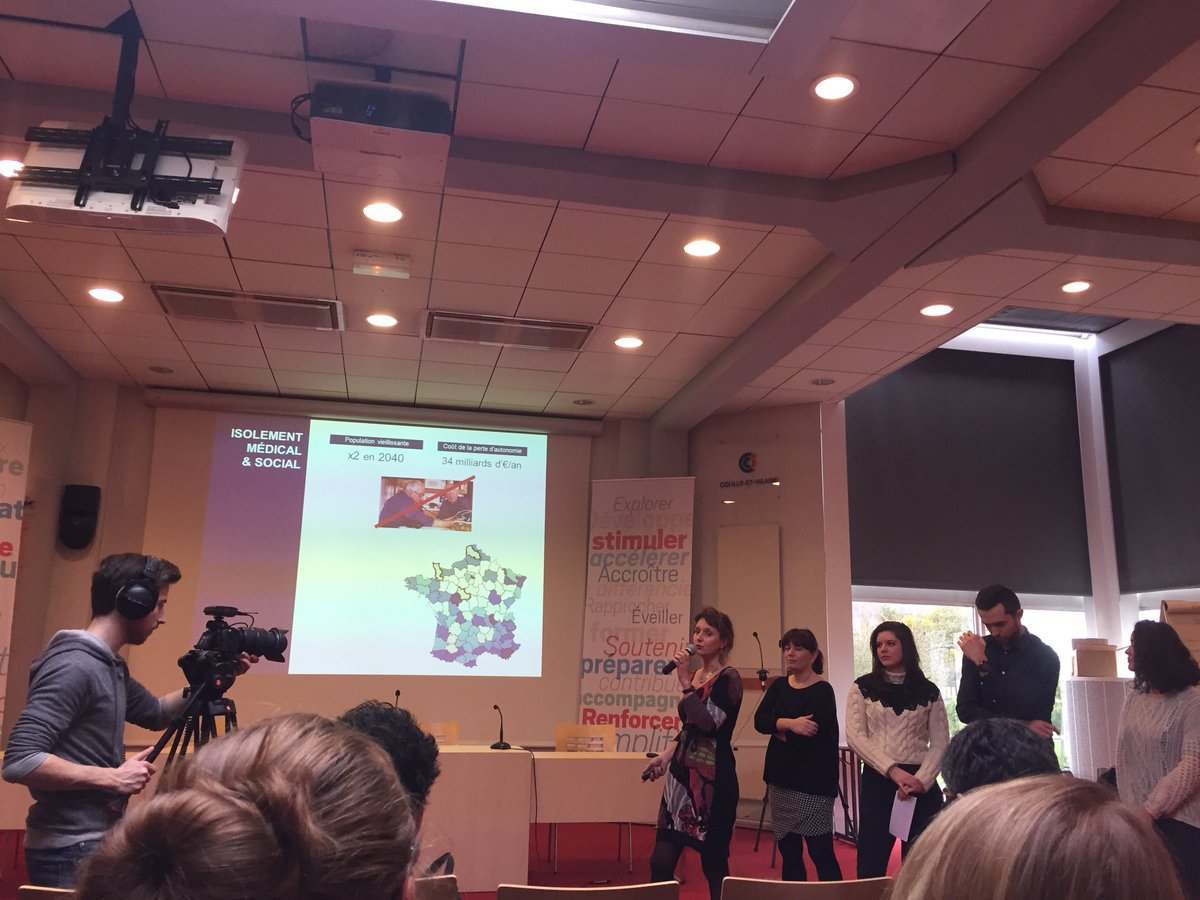 Master2SDIN's tweet photo. Début des présentations de nos projets qui s’articulent autour de l’Intelligence Artificielle. Au programme #commerce #sante #cybersecurite #mobilite #recherche et #conseil 👀
#fabriquedeprojet #AI #CCI https://t.co/xCuGLYqsfQ