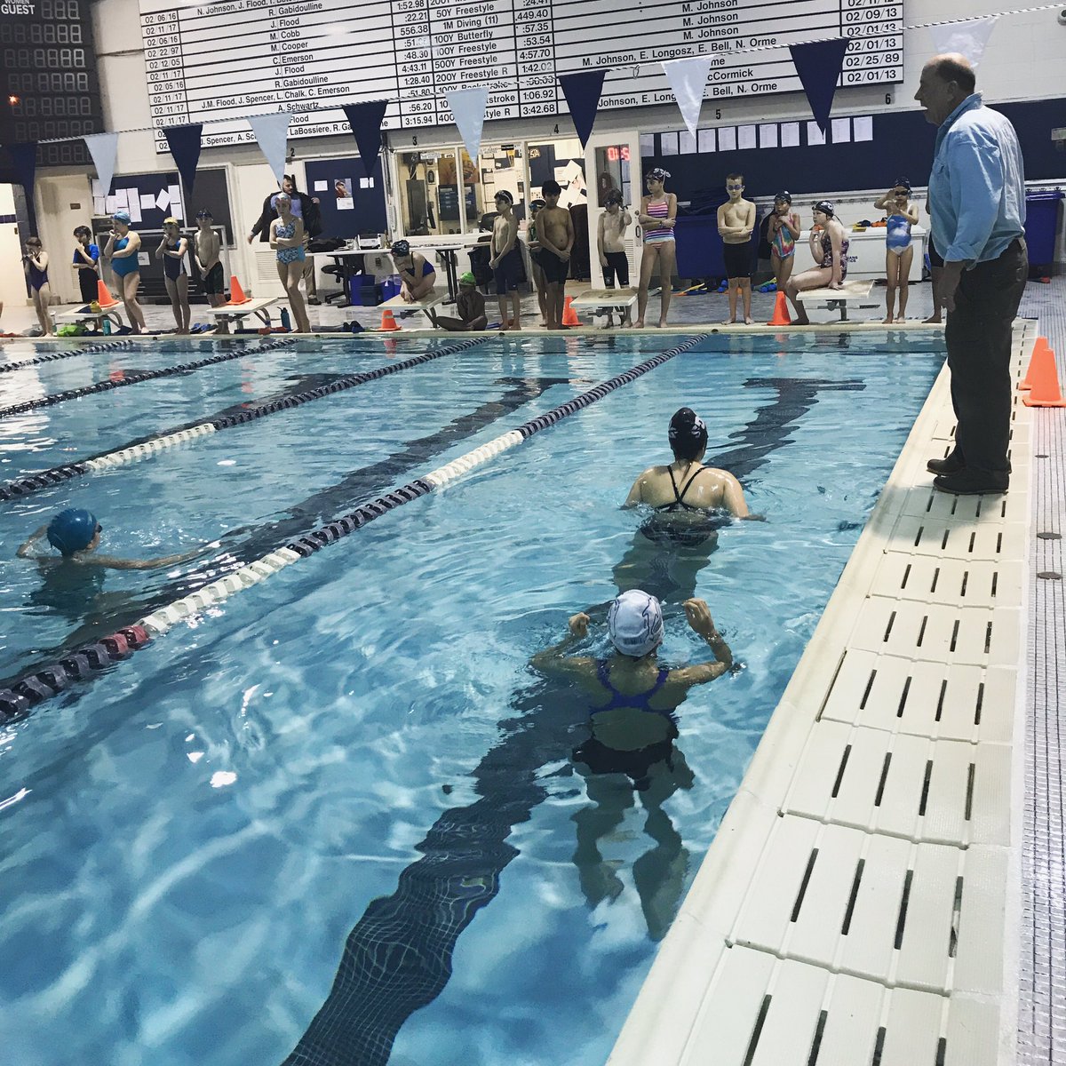 SeaDevilSwim's tweet photo. Here we have our Silver swimmers personally helping our AG1&amp;2 swimmers with their flip turns! 🏊‍♀️🌀💪 https://t.co/x1DZOnfKCq
