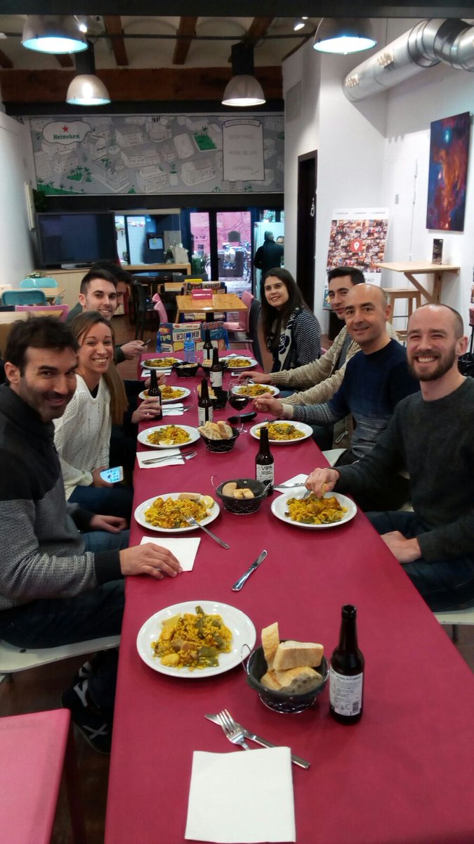 Inauguramos hoy el #VIPAday &amp; #PaellaDay. Gracias a Rosy y Romina de <a href="/DulcePaladarVLC/">Dulce Paladar</a> por la estupenda paella valenciana que nos ha preparado. #comunidad #familia #coworking