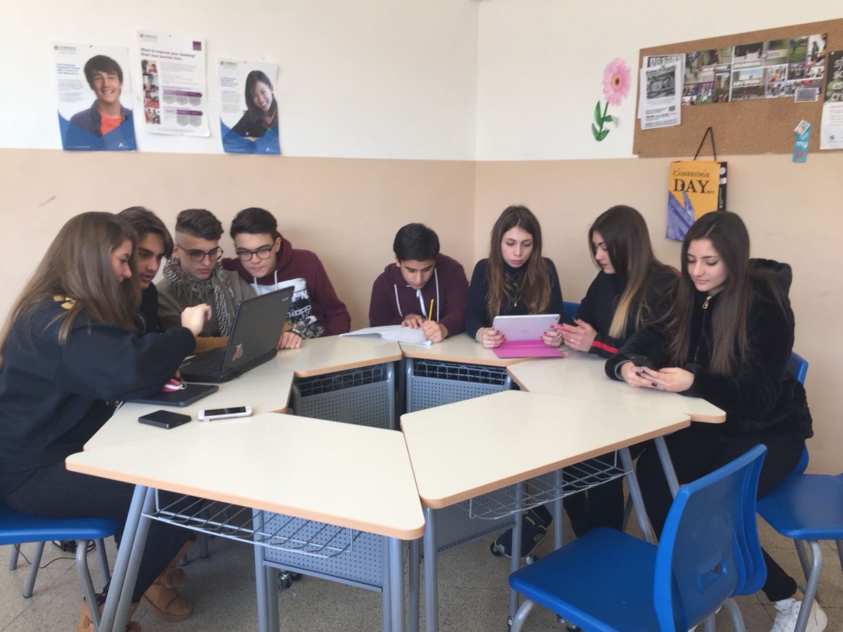 Newlightsteam's tweet photo. I designer dei 4 Team lavorano in sinergia per la realizzazione della locandina dell'evento in occasione della settimana dell'amministrazione aperta.  
#ASOC1718 #Newlights #eyesofuture #ferminonsipedala #renaissanceteam #alternanzascuolalavoro #SAA2018 #EUROPEDIRECTCASERTA #EDIC https://t.co/7Tw7TQBzo2