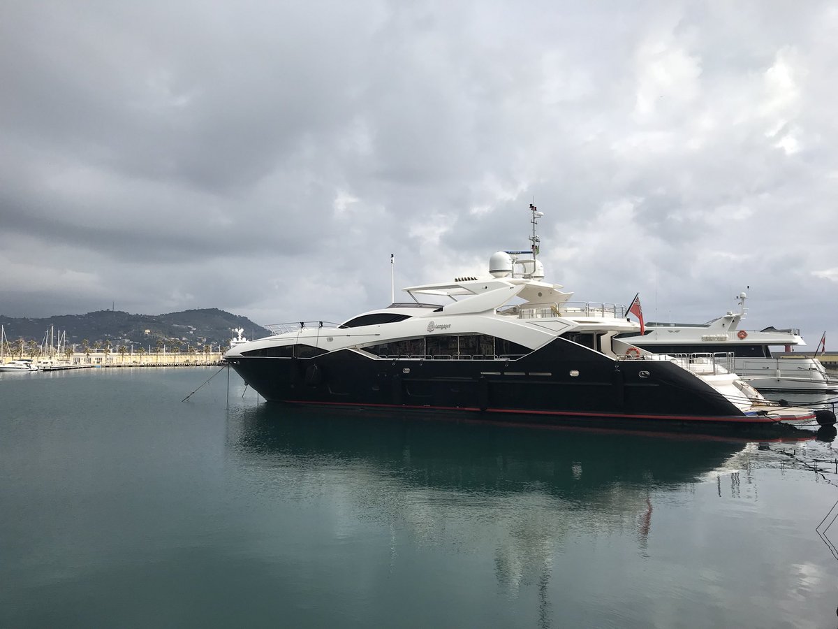 Visiting our Sunseeker Predator 130 STARGAZER dbeereyachts.com/boats-for-sale…