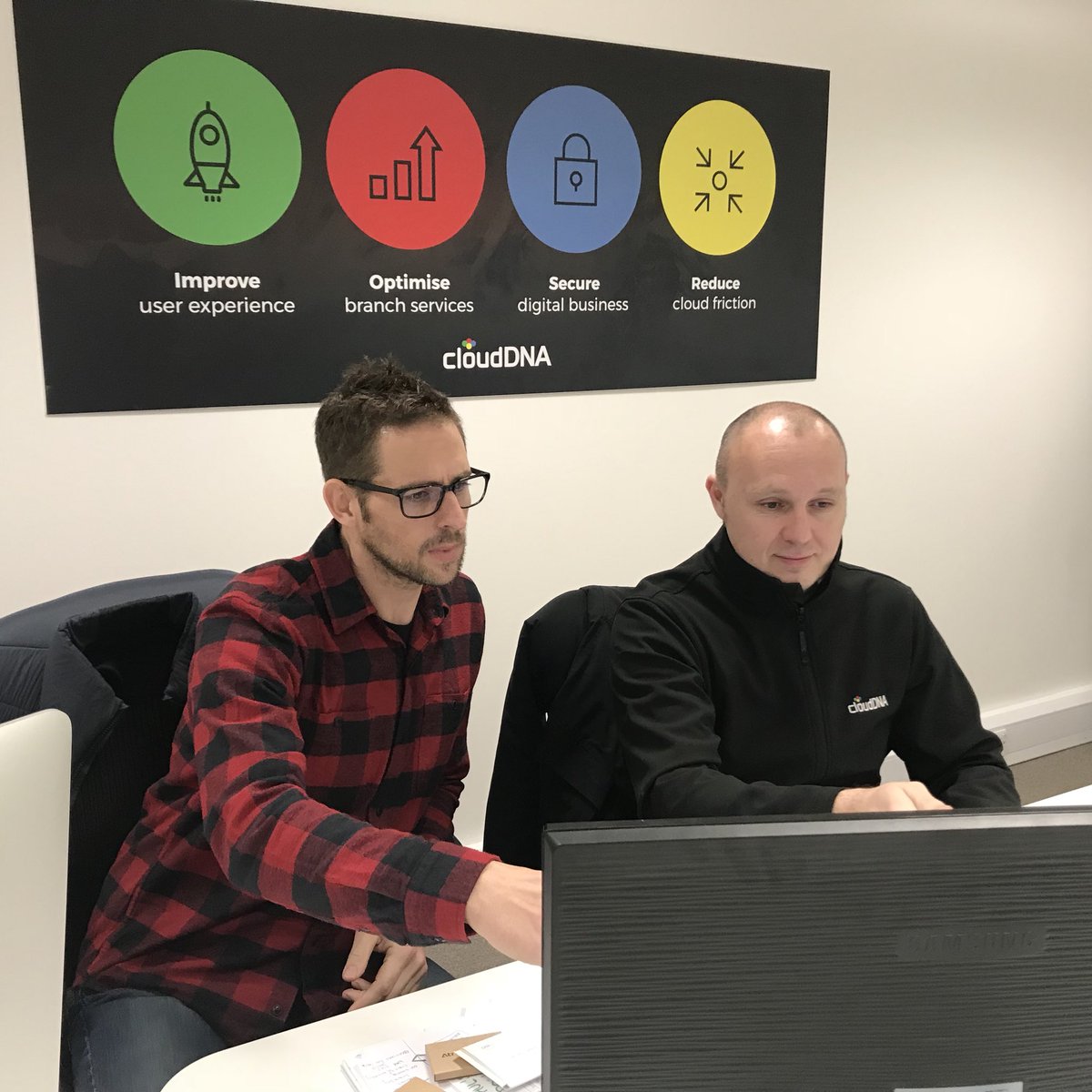 cloudDNA's tweet photo. These two look like they are plotting something. Must be serious, Al has his glasses on! #2018planning #sales #actionplan #citrix #cloud #networking #netscaler #twoheadsarebetterthanone https://t.co/t7vgHQyxTI