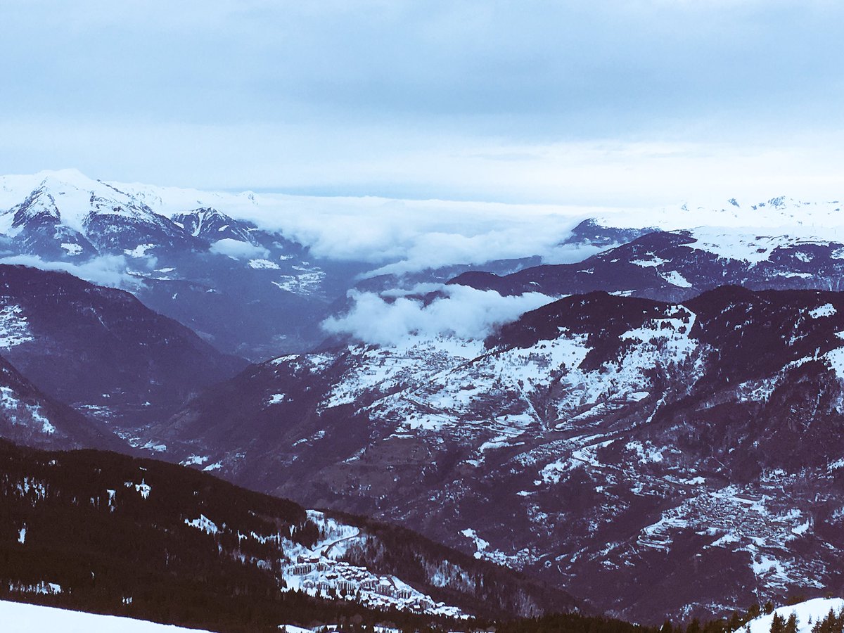 scottjanaway's tweet photo. Another great week in #LaTania Fantastic conditions, food &amp; of course drinks in @PubLeSkiLodge with @La_Tania ⛷ #Getouthere https://t.co/O2oOcb3V5Y