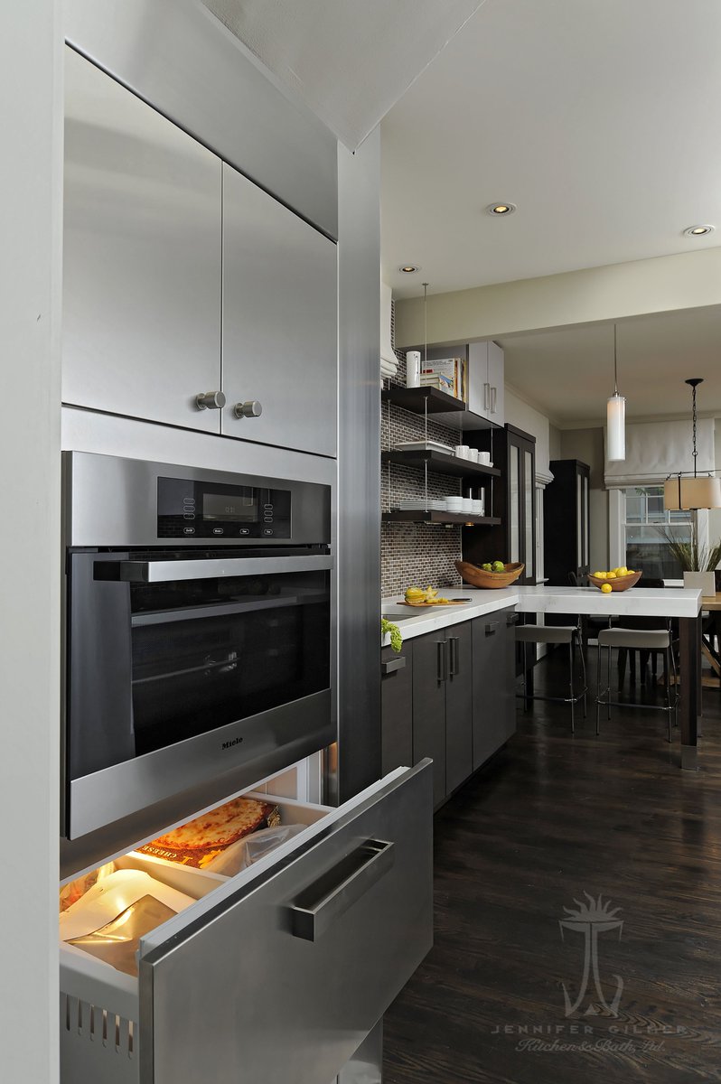 JGilmerKB's tweet photo. Removing the pantry and installing under counter freezer drawers, a speed oven and a deep storage cabinet at the top allowed for more counter space as well as storage room the clients desired.
#JenniferGilmer #JGKB
https://t.co/BEGducLsO7 https://t.co/U4rMph2gQA