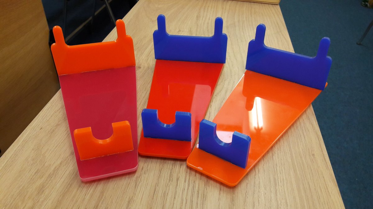 WhizzkidsIT's tweet photo. Great visit to @KanturkSM for @LEOCorkNW @StudentEntProg 
Check out the hair straighteners and sock sorters from @lonelysockinc https://t.co/gF76pZ0n5R