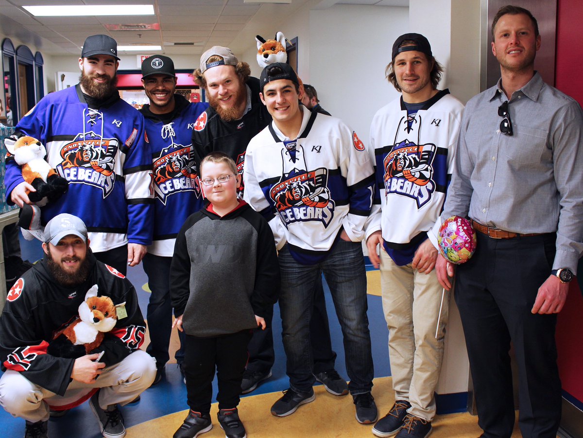 dollychildrens's tweet photo. The Knoxville Ice Bears took some time to make our children feel like champions. Thanks @icebears for visiting with our patients &amp; families @EastTNChildrens! https://t.co/6FAnwAgurF
